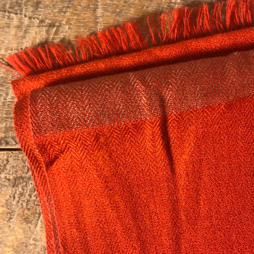 Banana Republic Colour black houndstooth scarf.